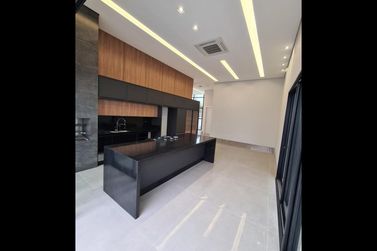 Casa &agrave; venda - 250m&sup2; - Conjunto Residencial Portal das &Aacute;guas