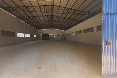 Sal&atilde;o Comercial para alugar - 1000m&sup2; - Rodovia