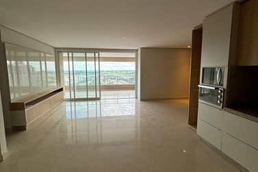 Apartamento para alugar - 180m&sup2; - Zona III