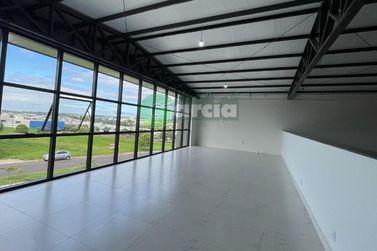 Sal&atilde;o Comercial para alugar - 420m&sup2; - Zona III