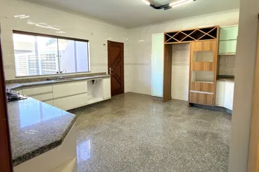 Sobrado &agrave; venda - 376m&sup2; - Zona I