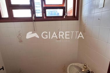 Casa &agrave; venda - 300m&sup2; - CENTRO