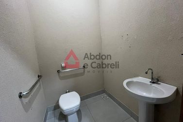 Sal&atilde;o Comercial para alugar - 800m&sup2; - Zona III