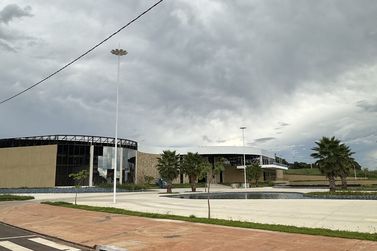 Terreno &agrave; venda - 300m&sup2; - Centro