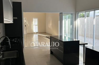 Casa &agrave; venda - 218m&sup2; - Condom&iacute;nio Residencial Portal das &Aacute;guas