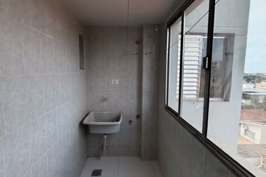 Apartamento para alugar - 68m&sup2; - ZONA III