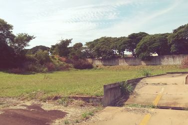 Sal&atilde;o Comercial &agrave; venda - 940m&sup2; - Zona Industrial