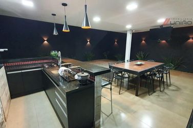 Casa &agrave; venda - 245m&sup2; - Zona IV