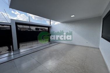 Casa &agrave; venda - 90m&sup2; - Jardim Cima