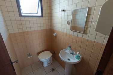 Sal&atilde;o Comercial para alugar - 185m&sup2; - ZONA I