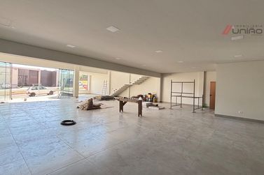Sal&atilde;o Comercial para alugar - 358m&sup2; - Parque Residencial da G&aacute;vea