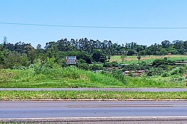 Terreno &agrave; venda - 2100m&sup2; - Zona Rural