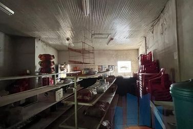 Sala Comercial &agrave; venda - 300m&sup2; - Zona V