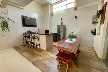 Casa &agrave; venda - 338m&sup2; - ZONA I
