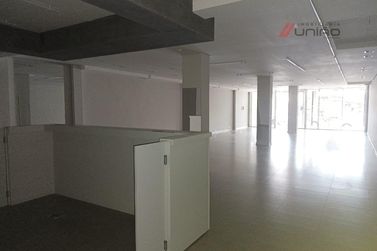 Sal&atilde;o Comercial para alugar - 245m&sup2; - Centro