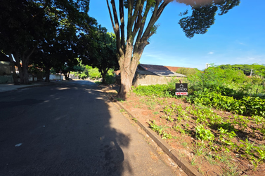 Terreno &agrave; venda - 360m&sup2; - Jardim Panorama
