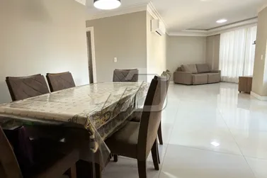 Apartamento &agrave; venda - 120m&sup2; - Meia Praia