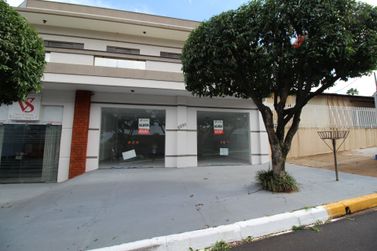 Sal&atilde;o Comercial para alugar - 80m&sup2; - Zona III