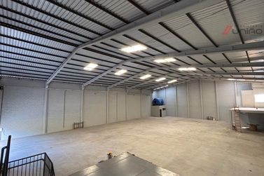 Sal&atilde;o Comercial para alugar - 1000m&sup2; - Parque Industrial II