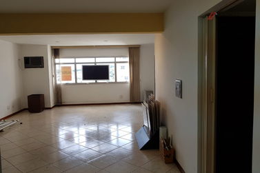 Sal&atilde;o Comercial &agrave; venda - 90m&sup2; - Zona 1