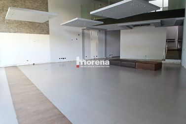 Sal&atilde;o Comercial para alugar - 430m&sup2; - Zona III