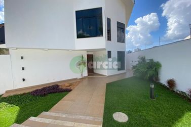 Sobrado &agrave; venda - 439m&sup2; - Zona I-A