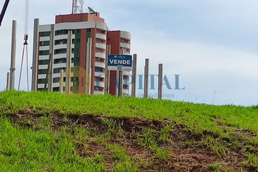 Terreno &agrave; venda - 1028m&sup2; - Zona III