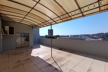 Sal&atilde;o Comercial para alugar - 185m&sup2; - ZONA I