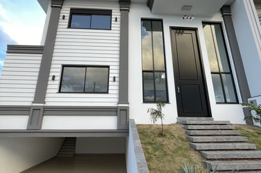 Sobrado &agrave; venda - 360m&sup2; - Condom&iacute;nio Royal Garden