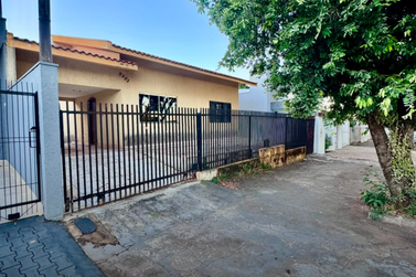 Casa &agrave; venda - 99m&sup2; - Zona Armaz&eacute;m