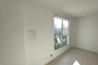 Sala Comercial &agrave; venda - 53m&sup2; - ZONA I
