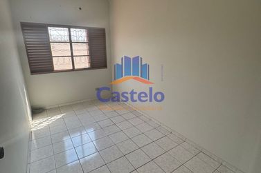 Apartamento para alugar - 71m&sup2; - ZONA I