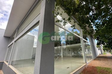 Sal&atilde;o Comercial para alugar - 486m&sup2; - ZONA III