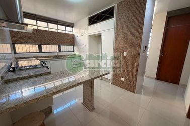 Casa para alugar - 525m&sup2; - Zona I