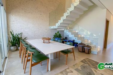 Casa &agrave; venda - 315m&sup2; - RESID. ROYAL GARDEN