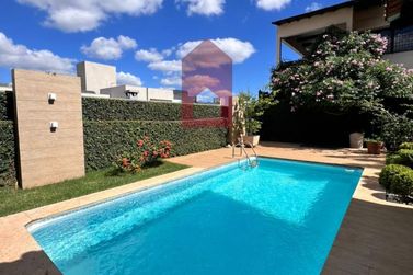 Casa &agrave; venda - 700m&sup2; - Centro