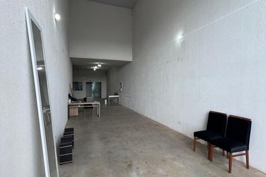 Sal&atilde;o Comercial para alugar - 180m&sup2; - Parque Residencial da G&aacute;vea
