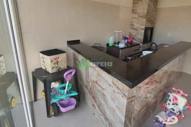 Casa &agrave; venda - 333m&sup2; - Jardim San Martim