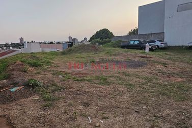 Terreno &agrave; venda - 402m&sup2; - JARDIM LAGUNA