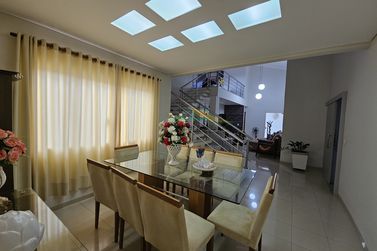 Sobrado &agrave; venda - 292m&sup2; - Zona 3