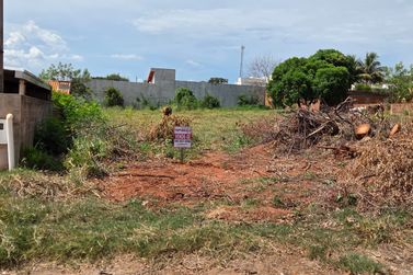 Terreno &agrave; venda - 675m&sup2; - CENTRO