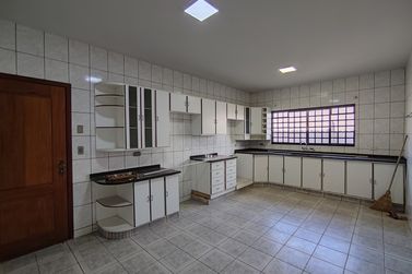 Casa para alugar - 203m&sup2; - ZONA IV