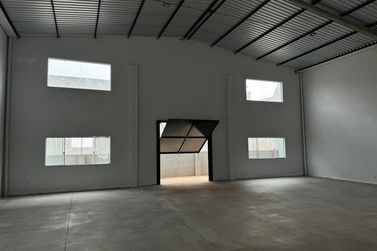 Sal&atilde;o Comercial para alugar - 400m&sup2; - CONDOMINIO GREVILHA EMPRESARIAL