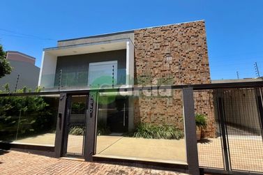 Casa &agrave; venda - 242m&sup2; - ZONA II