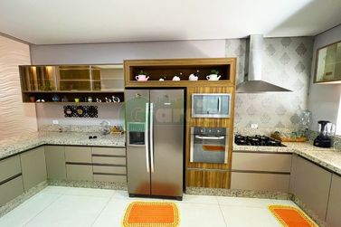 Casa &agrave; venda - 330m&sup2; - .