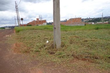 Terreno &agrave; venda - 304m&sup2; - Jardim Real