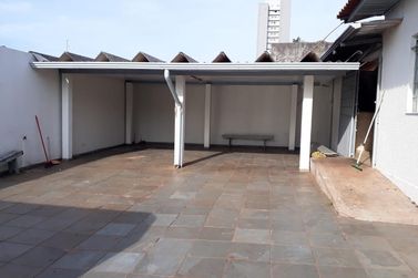 Casa &agrave; venda - 244m&sup2; - Zona I