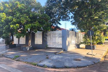 Casa &agrave; venda - 675m&sup2; - Centro