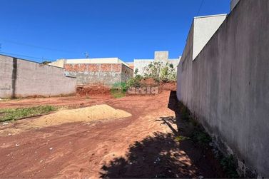 Terreno &agrave; venda - 140m&sup2; - -