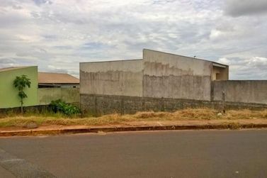 Terreno &agrave; venda - 310m&sup2; - Jardim San Martim